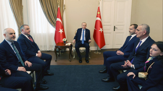 أردوغان يلتقي رئيس الاتحاد الأوروبي لكرة القدم في إسطنبول