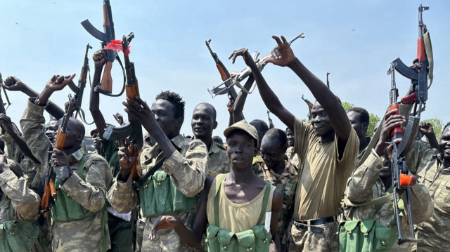 Malgré les appels internationaux à éviter les combats à El-Fasher, centre stratégique pour les opérations humanitaires au Darfour, la ville est le théâtre d'affrontements meurtriers entre l'armée soudanaise et les FSR depuis mai 2024.