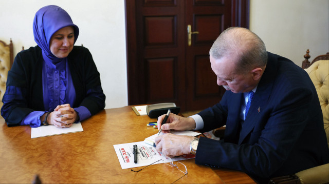 Cumhurbaşkanı Erdoğan, kurban bağışını Türk Kızılay'a yaptı.