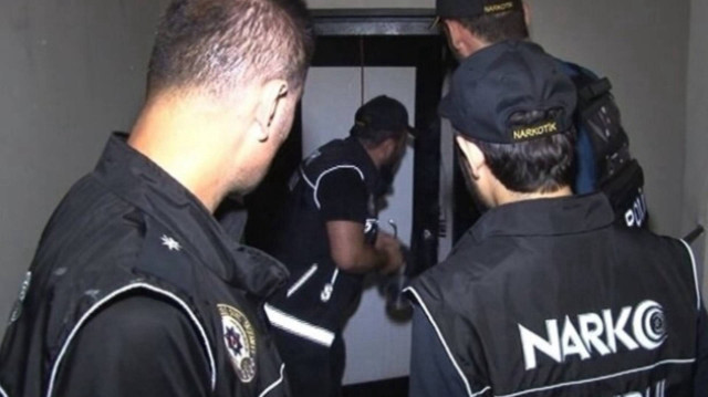 Esenyurt'taki uyuşturucu operasyonunda gözaltına alınan 3 kişiden biri tutuklandı