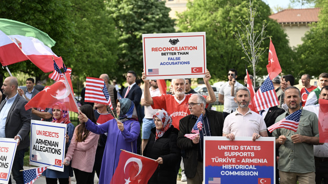 واشنطن.. أتراك يحتجون على مزاعم الأرمن بشأن أحداث العام 1915