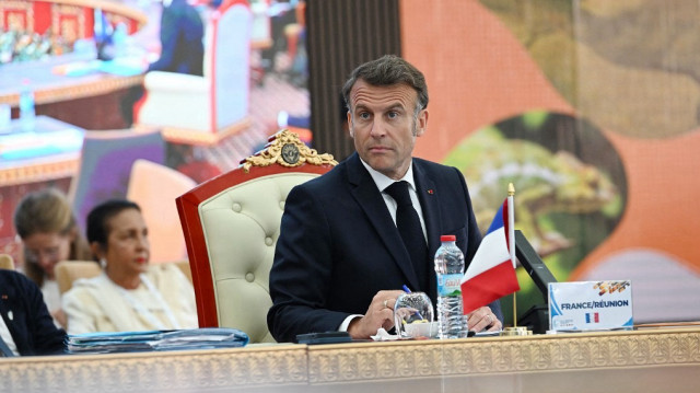 Le président français Emmanuel Macron assiste au sommet de la Commission de l'océan Indien (COI) à Antananarivo, le 24 avril 2025.