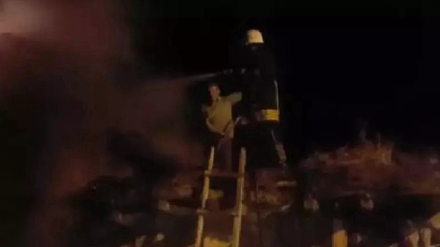 Ahırda çıkan yangına itfaiye ekipleri müdahale etti. (Foto: Arşiv)