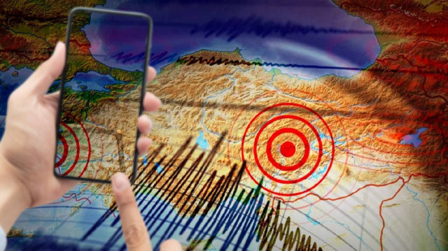 <p>Erken deprem uyarı sistemi EDİS, ilk büyük sınavını 23 Nisan’da İstanbul Silivri açıklarında meydana gelen 6.2 büyüklüğündeki depremde vermiş oldu. Marmara Bölgesi'nin genelinde 66; Marmara Denizi'nde ise 21 adet deprem algılama istasyonu bulunan sistem aynı zamanda büyük İstanbul depreminin beklendiği fay hattını da Tekirdağ, Bakırköy-Yeşilköy arasında ve Heybeliada açıklarındaki 3 ana istasyondan takip ediyor…&nbsp;</p>
