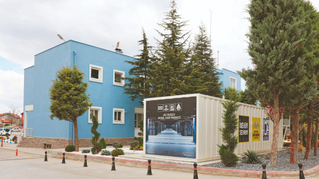 Başkan Altay, merkezin su yönetimi sistemlerinin özellikle kriz anlarında çalışır durumda olması ve vatandaşların temel ihtiyaçlarının karşılanabilir hale gelmesini sağlayabildiğini söyledi.