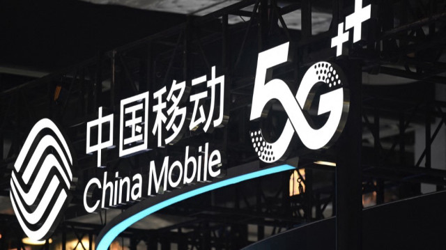 Un logo du service 5G de China Mobile est vu lors de la Conférence mondiale sur l'intelligence artificielle (WAIC) à Shanghai, le 6 juillet 2023.