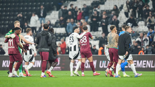 Trendyol Süper Lig'in 33. haftasında, Beşiktaş ile Atakaş Hatayspor takımları Tüpraş Stadı'nda karşılaştı. Beşiktaş ile Atakaş Hatayspor oyuncuları, maçın ardından tribünlerini selamladı.