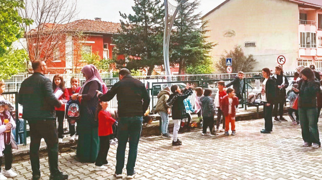 Vatandaşlar, depremden sonra açık alanlara yöneldi.