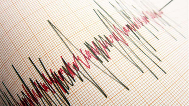 <p>23 Nisan'da Silivri açıklarında meydana gelen 6.1 büyüklüğündeki depreme ilişkin gelişmeler yakından takip ediliyor. Son olarak Kandilli Rasathanesi tarafından yayımlanan bir raporda, ana şoku izleyen iki artçı depremin ardından bölgede topamda 445 artçı sarsıntı meydana geldiğini duyurdu.</p>