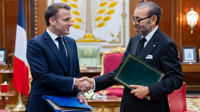 Le préisdent français Emmanuel Macron et le président marocain Mohammed VI lors d'une cérémonie de signature d'accords bilatéraux. 