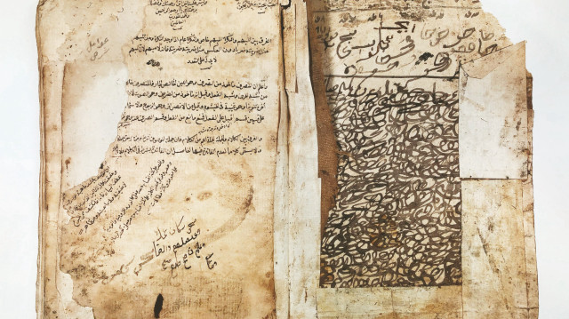 Asitane Vakfı tarafından konservasyonu tamamlanan eserler arasında mantık, fıhık, ceza hukuku ve siyer gibi kitapların yanı sıra bir de İncil bulunuyor. Medrese müfredatına ait olduğu düşünülen kitaplar, Varaka sponsorluğunda Saklı Kalanlar Sergisi ile AKM’de sergileniyor.