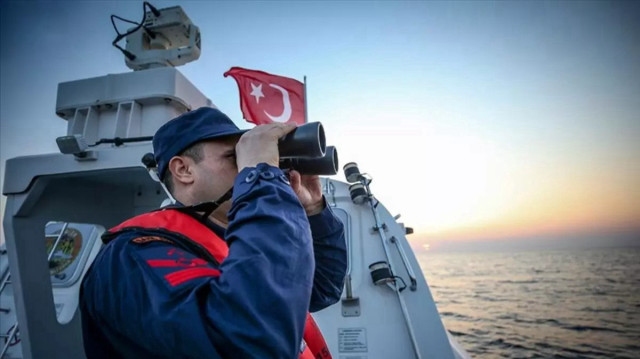 Aksu Çayı'ndan karaya çıkarılan kazazedelerin, sağlık durumunun iyi olduğu öğrenildi.