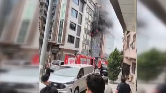Sultangazi’de ayakkabı imalathanesinde yangın