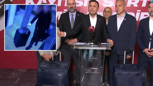 CHP İstanbul İl Başkanı Özgür Çelik, valizlerde güvenlik amacıyla kullanılan jammer (sinyal kesici) olduğunu iddia etti.