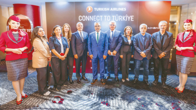THY Yönetim Kurulu ve İcra Komitesi Başkanı Ahmet Bolat, Osaka Expo 2025’te gazetecilerin sorularını yanıtladı. Etkinliği bir haftada 600 bin kişinin ziyaret ettiğini belirten Bolat, "Türkiye pavilyonu büyük ilgi gördü. Burası tanıtım için iyi bir konsept” ifadelerini kullandı.