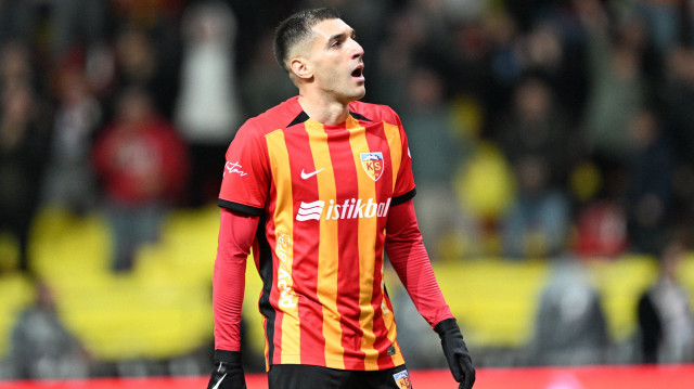 Trendyol Süper Lig'in 33. haftasında Bellona Kayserispor ile Çaykur Rizespor, RHG Enertürk Enerji Stadyumu'nda karşılaştı. Kayserisporlu oyuncu Mehdi Bourabia gol sevinci yaşadı.