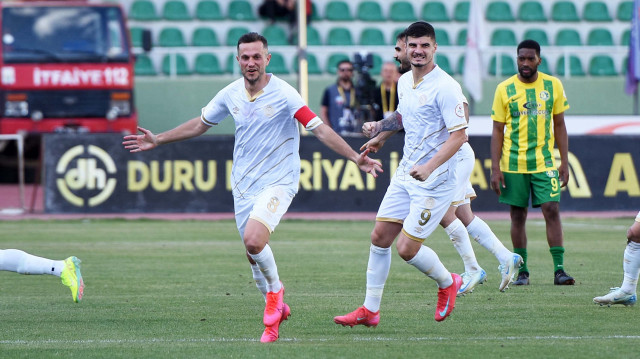 Oğuz Gürbulak'ın Şanlıurfaspor maçındaki gol sevinci