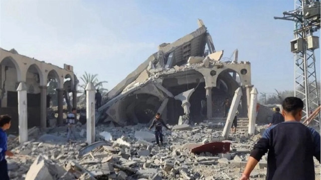 قوات الاحتلال تدمر مسجد "الفرج" في مخيم النصيرات وسط غزة