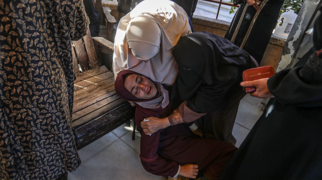 Relatives of the Palestinians, who died as a result of Israeli attacks on displaced Palestinians sheltered in the al-Mawasi area of Khan Yunis, mourn as the dead bodies were taken from the Nasser Hospital for burial in Khan Yunis, Gaza on April 27, 2025. (AA)