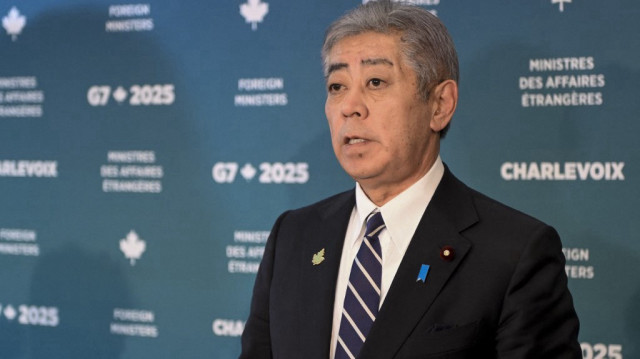 Le ministre des Affaires étrangères du Japon, Takeshi Iwaya, s'adresse aux médias en marge de la réunion des ministres des Affaires étrangères du G7 à La Malbaie, au Québec, le 13 mars 2025.