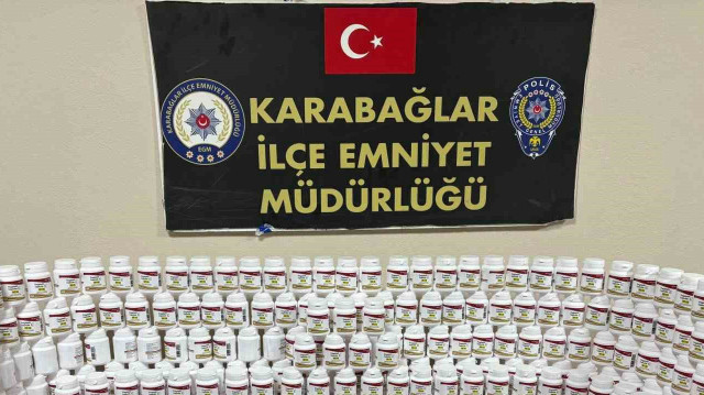 İzmir'de uyuşturucu ticareti yapan 24 yaşındaki şüpheli, polis ekipleri tarafından yakalandı.