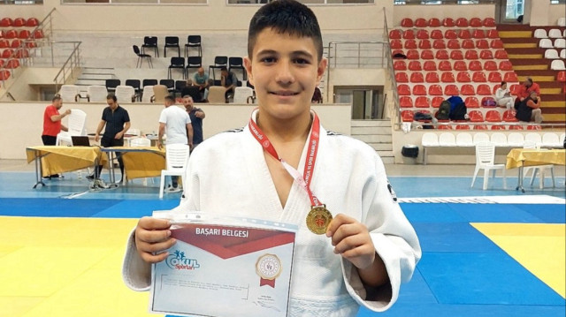 Mahmut Madan madalyasını aldı.