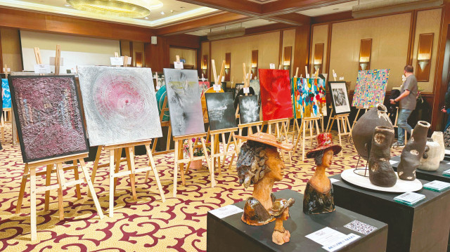 “Pera Palas’ta Düşler” sergisi