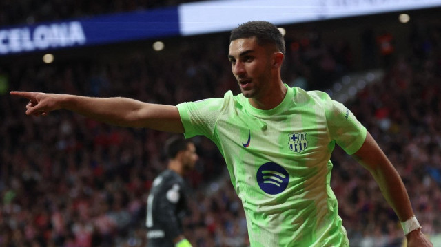 L'attaquant du FC Barcelone, Ferran Torres, célèbre l'ouverture du score lors de la demi-finale retour de la Coupe du Roi entre l'Atlético Madrid et le FC Barcelone au stade Metropolitano à Madrid, le 2 avril 2025.