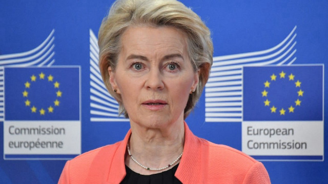La présidente de la Commission européenne, Ursula von der Leyen, tient une conférence de presse à Samarkand le 3 avril 2025, avant le sommet UE-Asie centrale.