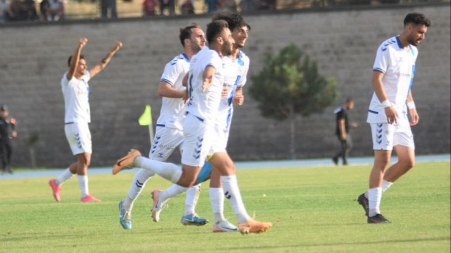 Erciyes 38 FK'lı futbolcuların gol sevinci