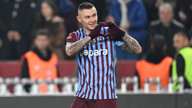 Ziraat Türkiye Kupası yarı final maçında Trabzonspor ile Göztepe karşı karşıya geldi. Trabzonsporlu futbolcu Oleksandr Zubkov gol sevinci yaşadı.