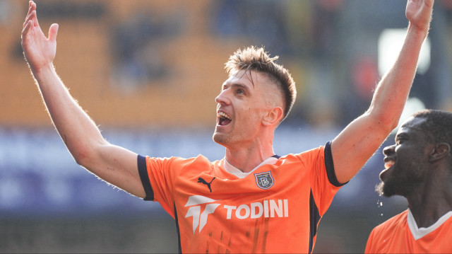 Trendyol Süper Lig'in 30. haftasında, RAMS Başakşehir ile TÜMOSAN Konyaspor takımları Başakşehir Fatih Terim Stadı'nda karşılaştı. RAMS Başakşehir oyuncusu Krzysztof Piatek, attığı gol sonrası sevinç yaşadı.

