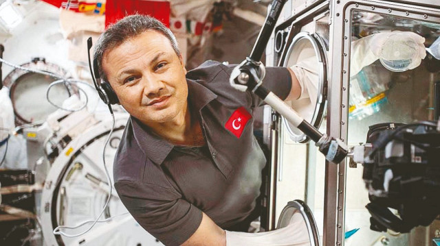 İlk Türk astronot Alper Gezeravcı uzayda iki gün kalmıştı.