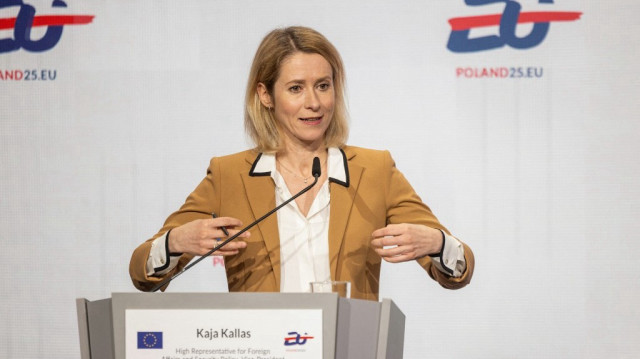 La Haute représentante de l'Union européenne pour les affaires étrangères et la politique de sécurité, Kaja Kallas, s'exprime lors d'une conférence de presse conjointe avec le ministre polonais de la Défense pendant la réunion informelle des ministres de la Défense de l'UE à Varsovie, en Pologne, le 3 avril 2025.