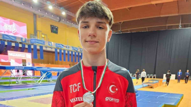 Sinan Cankurt madalyasını aldı.