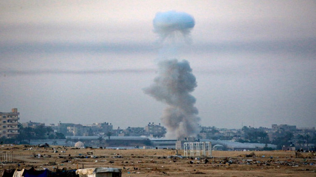 Des fumées s'élèvent après un bombardement israélien à Rafah, dans le sud de la bande de Gaza, le 31 mai 2024, dans le cadre du conflit actuel entre Israël et le groupe palestinien Hamas.