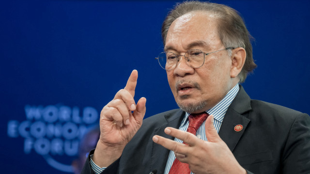 Le Premier ministre malaisien Anwar Ibrahim prononce un discours lors de la réunion annuelle du Forum économique mondial (WEF) à Davos, le 22 janvier 2025.