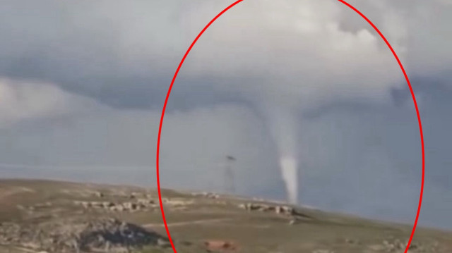 Diyarbakır'da oluşan hortum kameralara yansıdı.