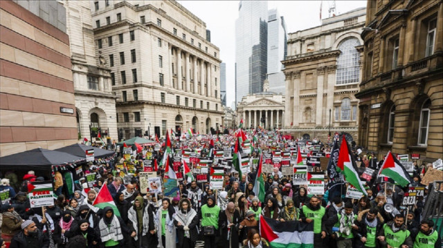 لندن.. أنصار فلسطين يغلقون شارعا رئيسيا تضامنا مع غزة