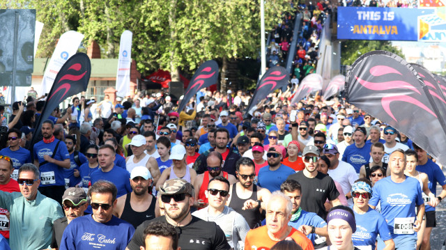20. yılını kutlayan Runtalya Maratonu heyecanla koşuldu.