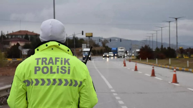 Araçlar, 60 gün süreyle trafikten men edilerek otoparka çekildi.
