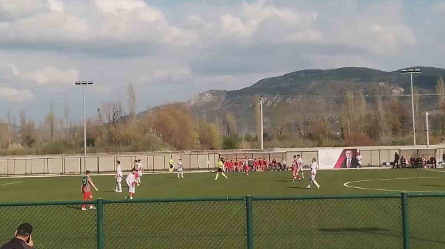 Bilecik’te hakeme kızıp sahadan çekildiler