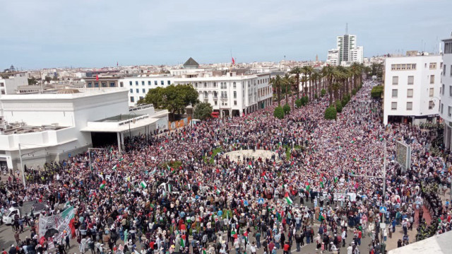 Des foules de manifestants se sont réunies lundi dans plusieurs villes du monde arabe pour exiger la fin de l’offensive meurtrière menée par Israël contre la bande de Gaza.