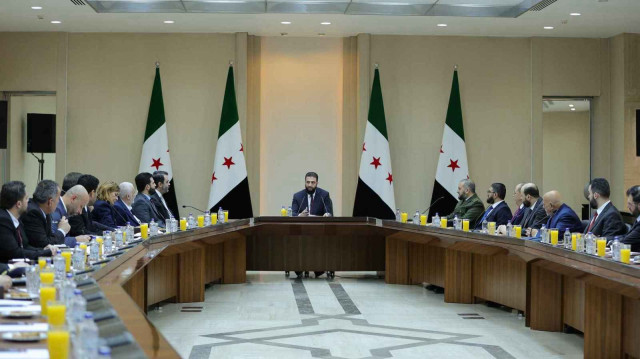 الشرع يرأس أول اجتماع للحكومة السورية الجديدة
