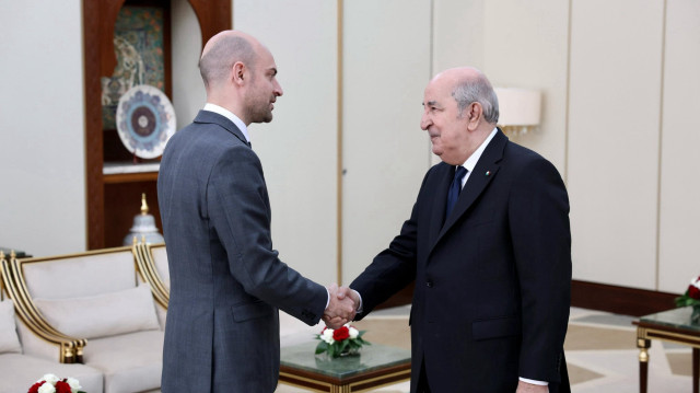 Le ministre français des affaires étrangères Jean- Noel Barrot et le Président algérien, Abdelmadjid Tebboune.
