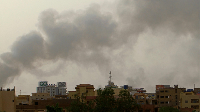 السودان.. نزوح مئات الأسر وقصف على مخيم للنازحين شمال دارفور