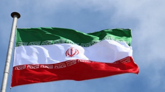 L’Iran a annoncé ce lundi qu’il ne mènerait pas de discussions directes avec les États-Unis concernant son programme nucléaire.