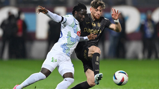 İlk yarıda oynanan Rizespor-Trabzonspor maçından kare.