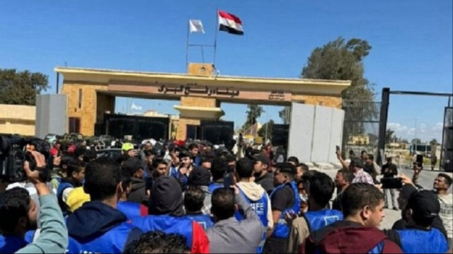 آلاف المصريين يحتشدون في العريش دعما للفلسطينيين ورفضا لتهجيرهم