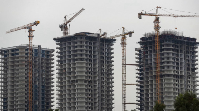 Complexes résidentiels en construction dans le quartier Mansour de Bagdad, le 1er avril 2025.